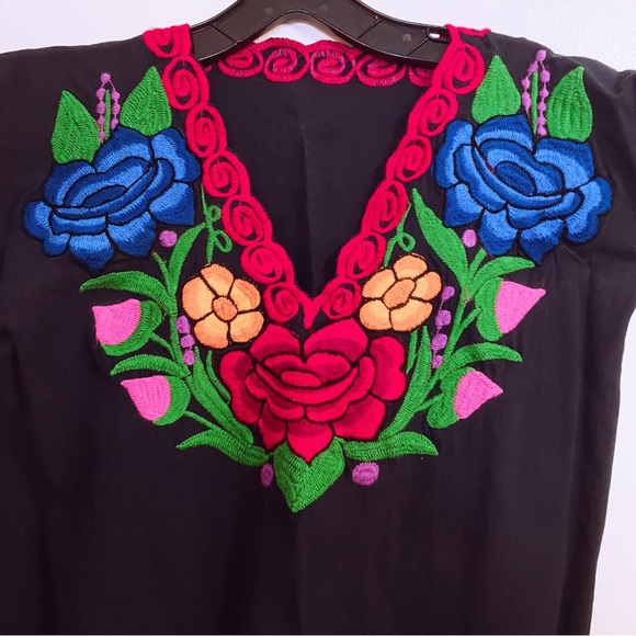 Authentic Huipil Bordado Hand Embroidered Mexican Top Medium